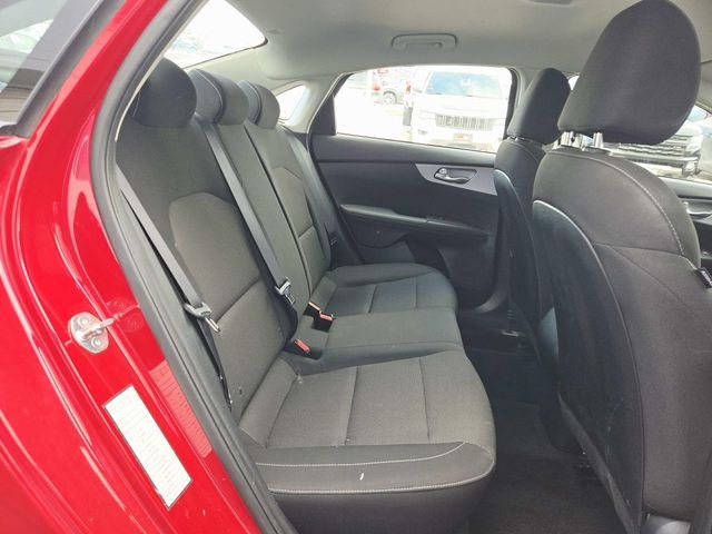 Kia Forte Vehicle Full-screen Gallery Image 11