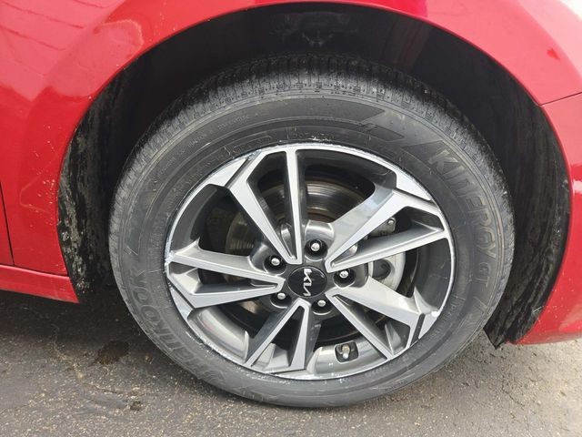 Kia Forte Vehicle Full-screen Gallery Image 13