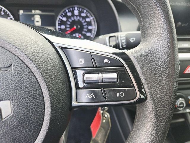 Kia Forte Vehicle Full-screen Gallery Image 16