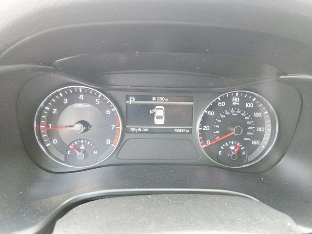 Kia Forte Vehicle Full-screen Gallery Image 17