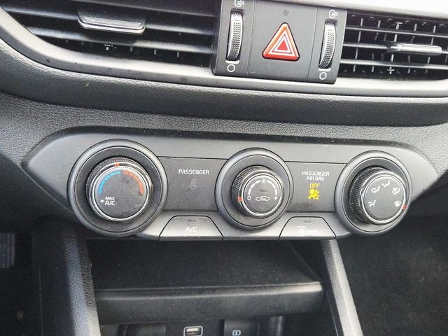 Kia Forte Vehicle Full-screen Gallery Image 22