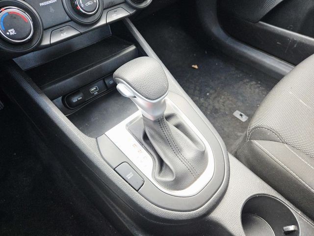 Kia Forte Vehicle Full-screen Gallery Image 24