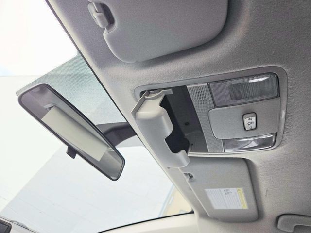 Kia Forte Vehicle Full-screen Gallery Image 25