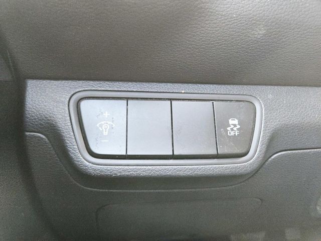 Kia Forte Vehicle Full-screen Gallery Image 26