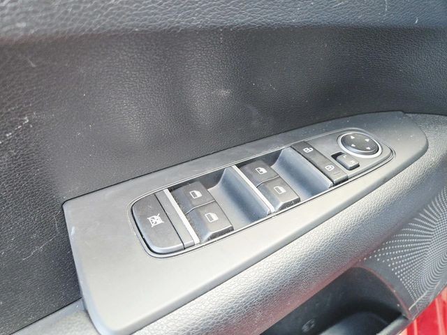 Kia Forte Vehicle Full-screen Gallery Image 28