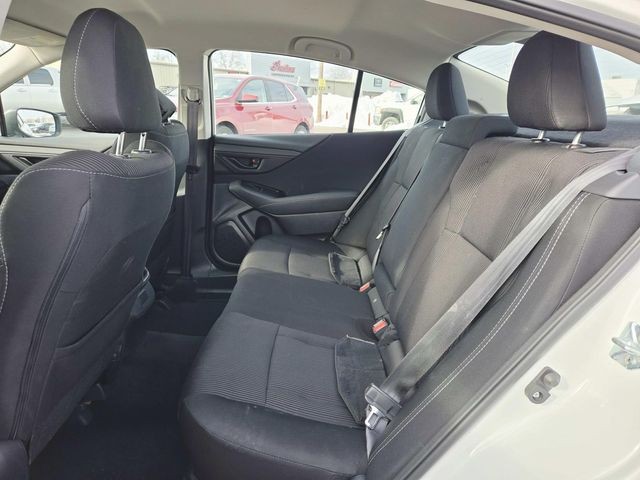 Subaru Legacy Vehicle Full-screen Gallery Image 09