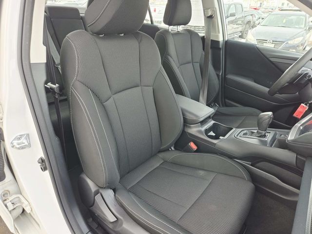 Subaru Legacy Vehicle Full-screen Gallery Image 12