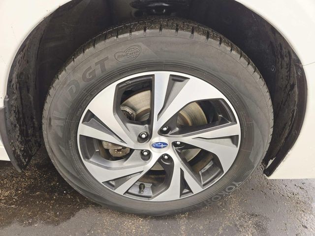 Subaru Legacy Vehicle Full-screen Gallery Image 13