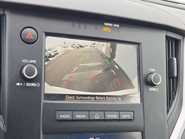 Subaru Legacy Vehicle Full-screen Gallery Image 22