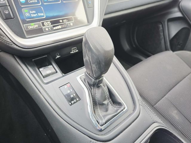 Subaru Legacy Vehicle Full-screen Gallery Image 24