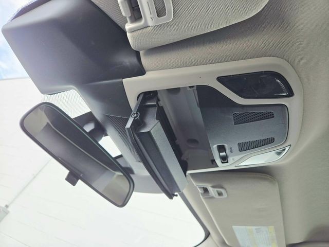 Subaru Legacy Vehicle Full-screen Gallery Image 26