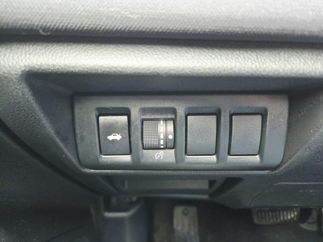 Subaru Legacy Vehicle Full-screen Gallery Image 27