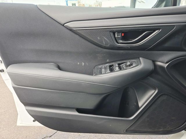 Subaru Legacy Vehicle Full-screen Gallery Image 28