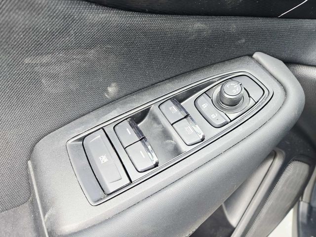 Subaru Legacy Vehicle Full-screen Gallery Image 29