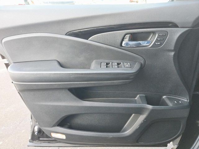 Honda Passport Vehicle Full-screen Gallery Image 34