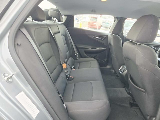 Chevrolet Malibu Vehicle Full-screen Gallery Image 11