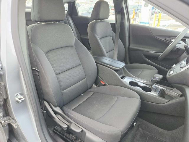 Chevrolet Malibu Vehicle Full-screen Gallery Image 12