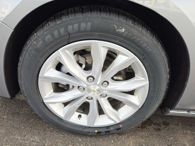 Chevrolet Malibu Vehicle Full-screen Gallery Image 13