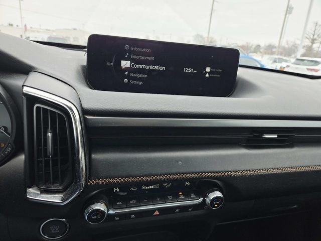 Mazda CX-50 Vehicle Full-screen Gallery Image 09