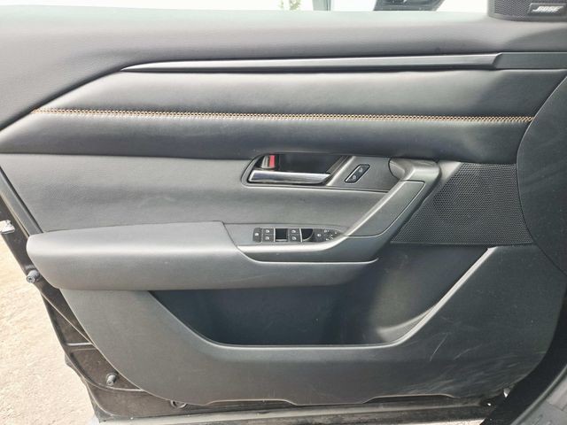 Mazda CX-50 Vehicle Full-screen Gallery Image 14