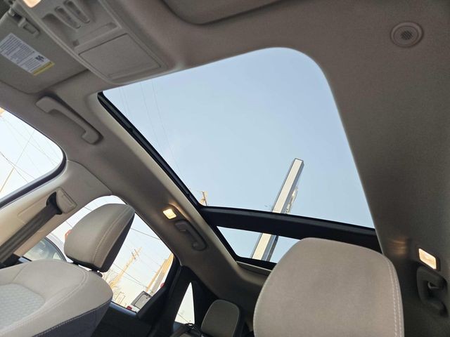 Ford Escape Vehicle Full-screen Gallery Image 06