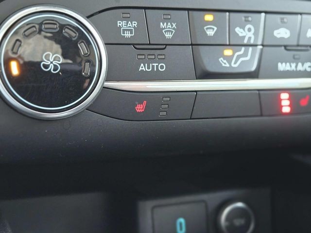 Ford Escape Vehicle Full-screen Gallery Image 25