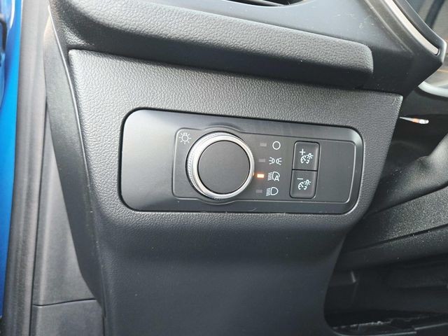 Ford Escape Vehicle Full-screen Gallery Image 29