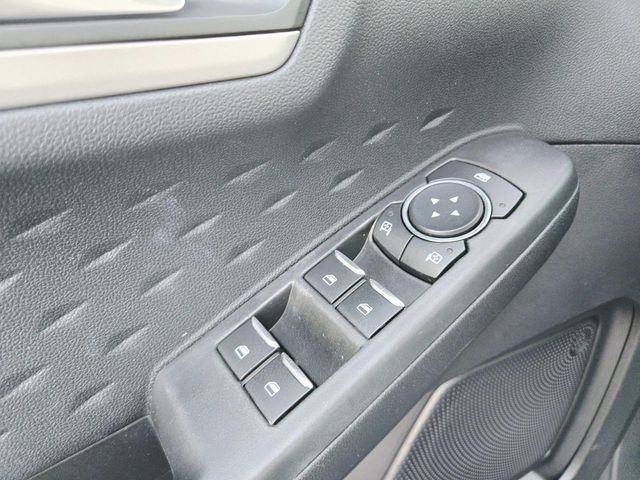 Ford Escape Vehicle Full-screen Gallery Image 31