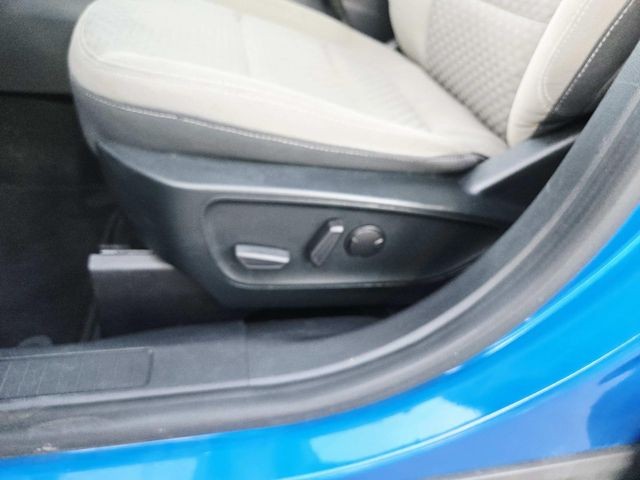 Ford Escape Vehicle Full-screen Gallery Image 32