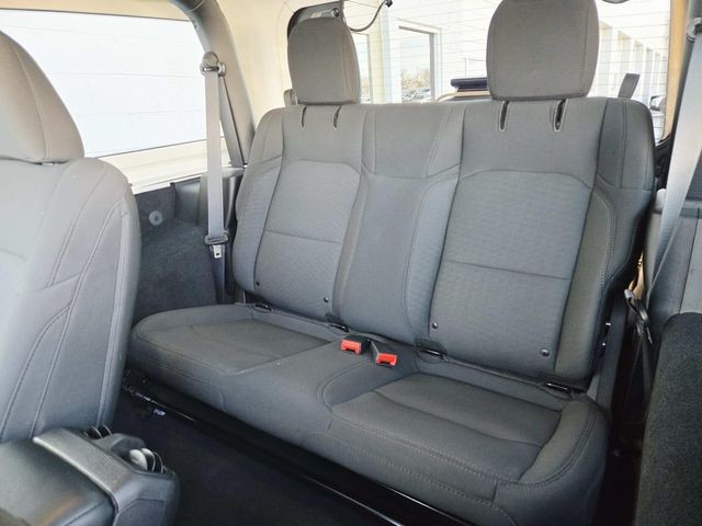 Jeep Wrangler Vehicle Full-screen Gallery Image 09