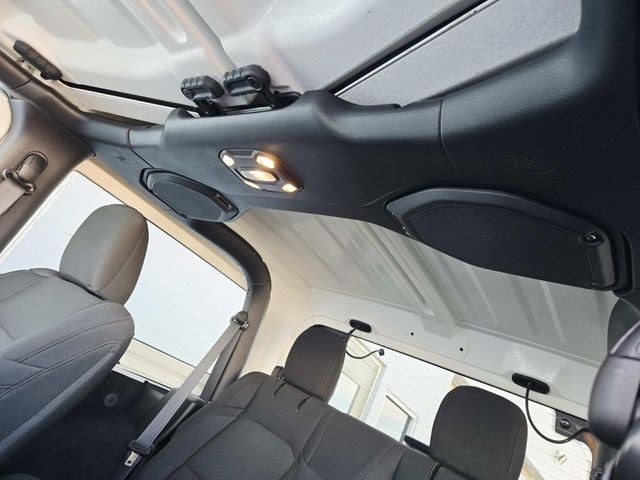 Jeep Wrangler Vehicle Full-screen Gallery Image 10