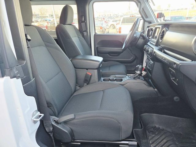 Jeep Wrangler Vehicle Full-screen Gallery Image 13