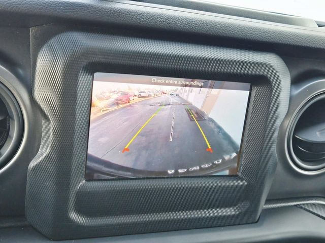 Jeep Wrangler Vehicle Full-screen Gallery Image 25