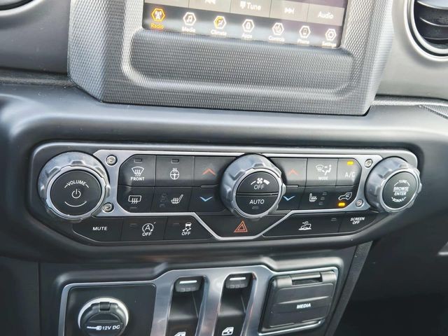 Jeep Wrangler Vehicle Full-screen Gallery Image 26