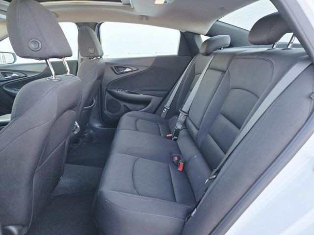 Chevrolet Malibu Vehicle Full-screen Gallery Image 10