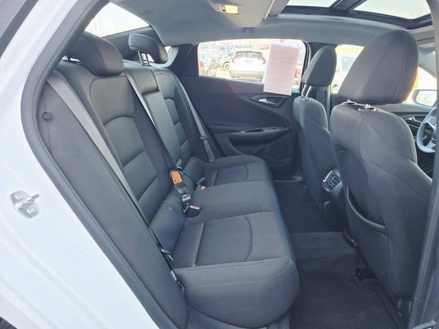 Chevrolet Malibu Vehicle Full-screen Gallery Image 12