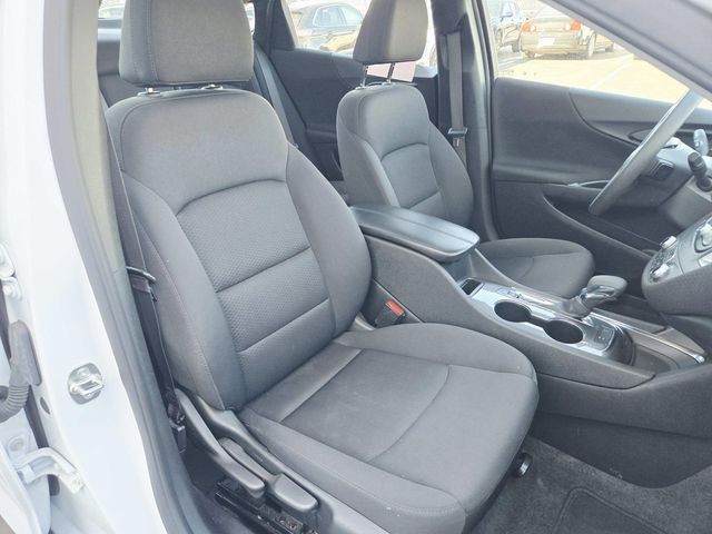 Chevrolet Malibu Vehicle Full-screen Gallery Image 13