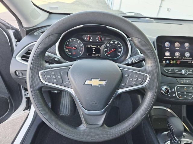 Chevrolet Malibu Vehicle Full-screen Gallery Image 16