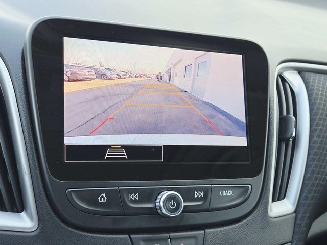 Chevrolet Malibu Vehicle Full-screen Gallery Image 23