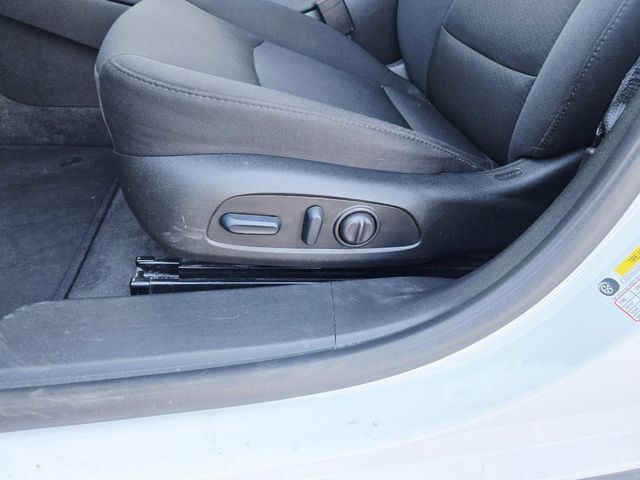 Chevrolet Malibu Vehicle Full-screen Gallery Image 32