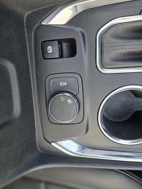 Chevrolet Traverse Vehicle Full-screen Gallery Image 34