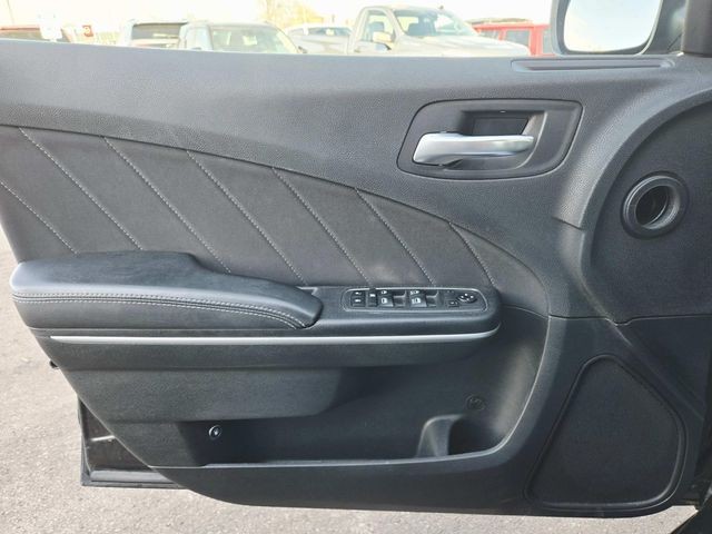 Dodge Charger Vehicle Full-screen Gallery Image 12