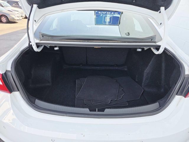 Chevrolet Malibu Vehicle Full-screen Gallery Image 10