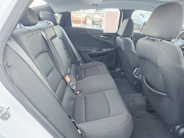 Chevrolet Malibu Vehicle Full-screen Gallery Image 11