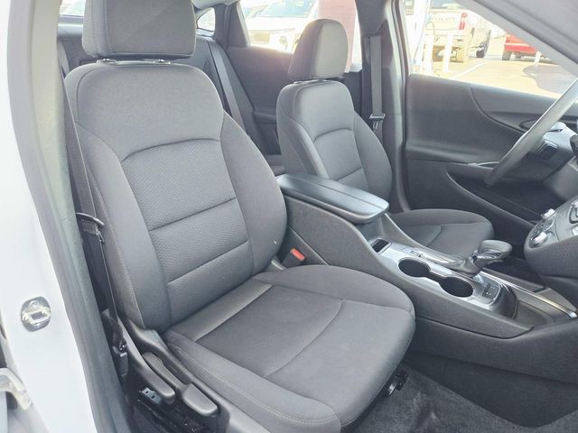 Chevrolet Malibu Vehicle Full-screen Gallery Image 12