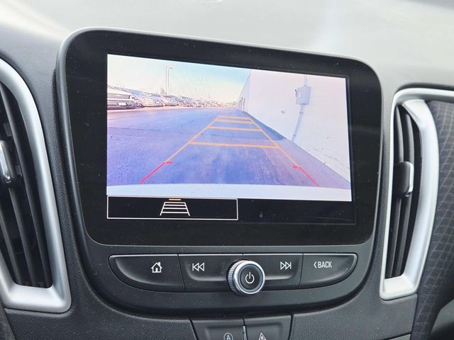 Chevrolet Malibu Vehicle Full-screen Gallery Image 22