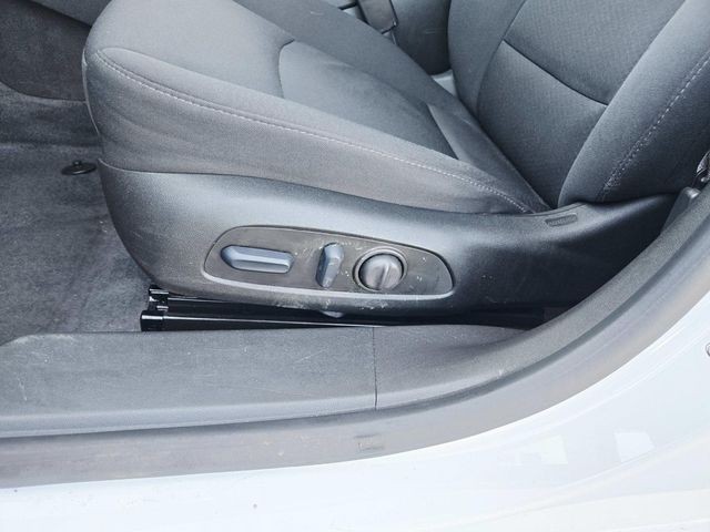 Chevrolet Malibu Vehicle Full-screen Gallery Image 30