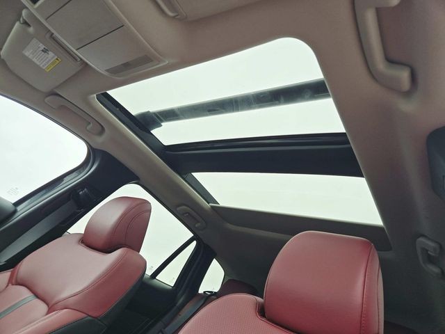 Mazda CX-50 Hybrid Vehicle Full-screen Gallery Image 06
