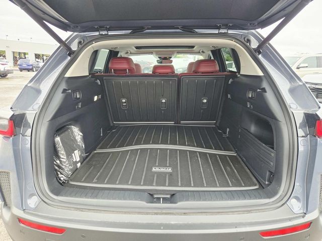 Mazda CX-50 Hybrid Vehicle Full-screen Gallery Image 11