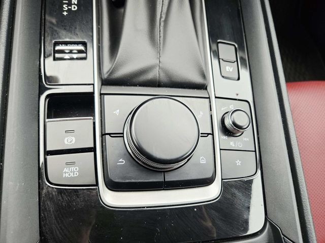 Mazda CX-50 Hybrid Vehicle Full-screen Gallery Image 27